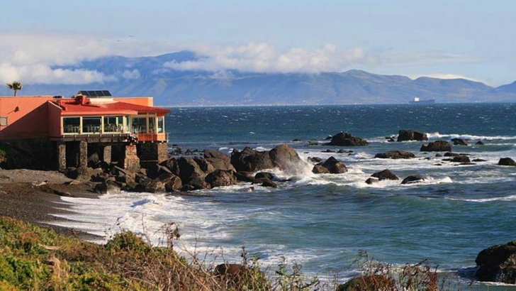 A Pacific coastal home near Ensenada 